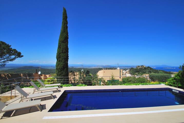 Villa with pool to rent in Begur, center gallery image 3