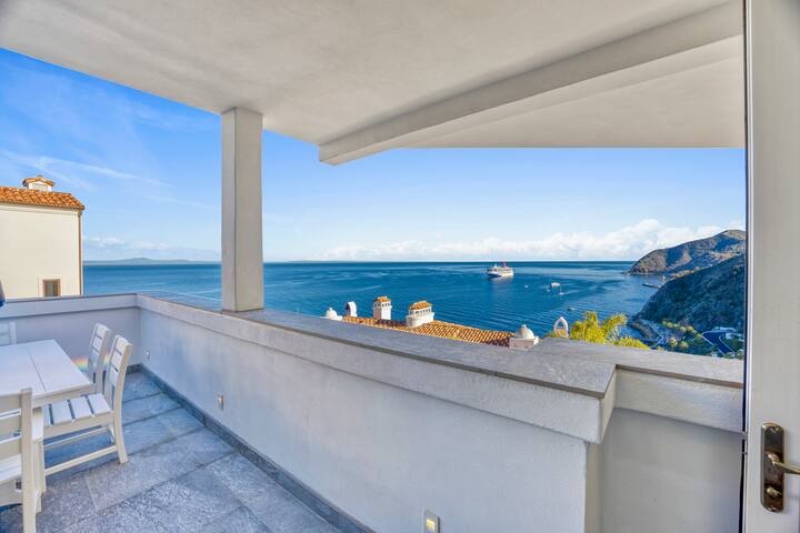 5 Bdr Luxury Villa at Hamilton Cove W/ 6-Seat Cart gallery image 3