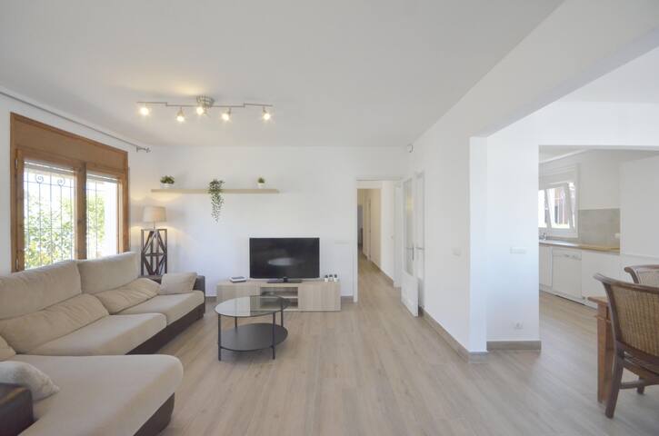 To rent house with private pool in Begur, center gallery image 4