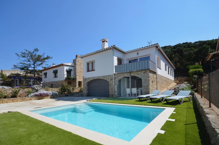 To rent house with private pool in Begur, center
