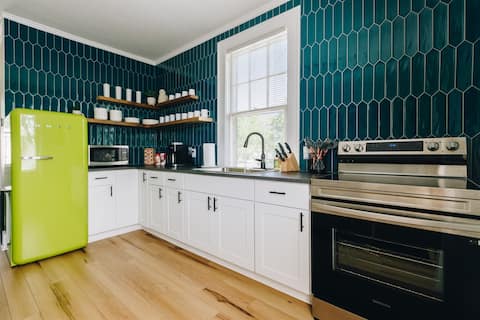 Boho Bliss |2 Bd/1Bth Top Floor Unit | King Beds |