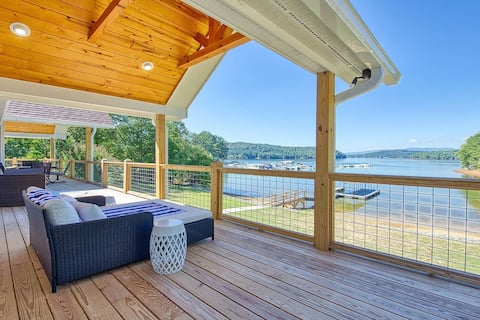 Great Lake Escape w/ Dock & Hot Tub