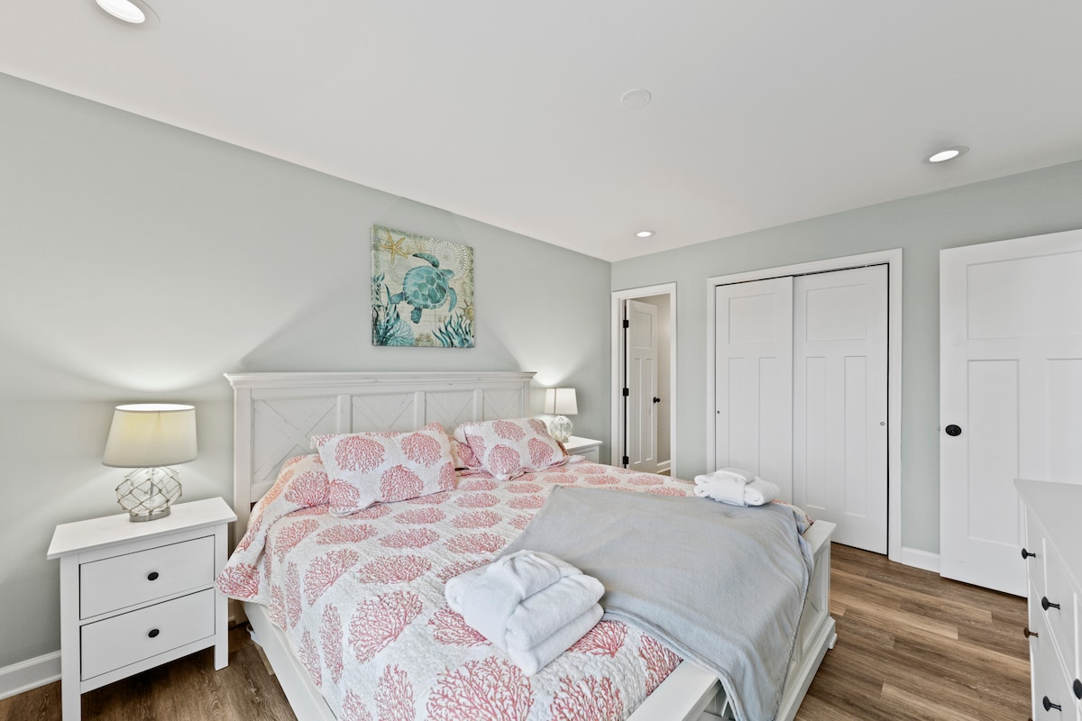 Dormitorio principal con baño completo en suite - cama tamaño king