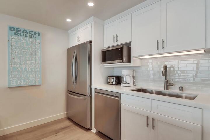 Patrick’s Pacific Paradise: new oceanfront+parking gallery image 4