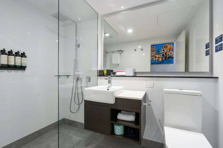 The Gerald – Luxury Two Bedroom Apartment gallery image 3