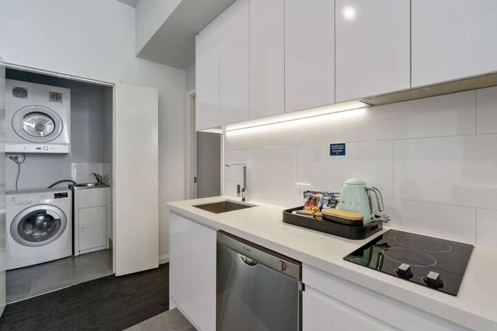 The Gerald – Luxury Two Bedroom Apartment gallery image 2