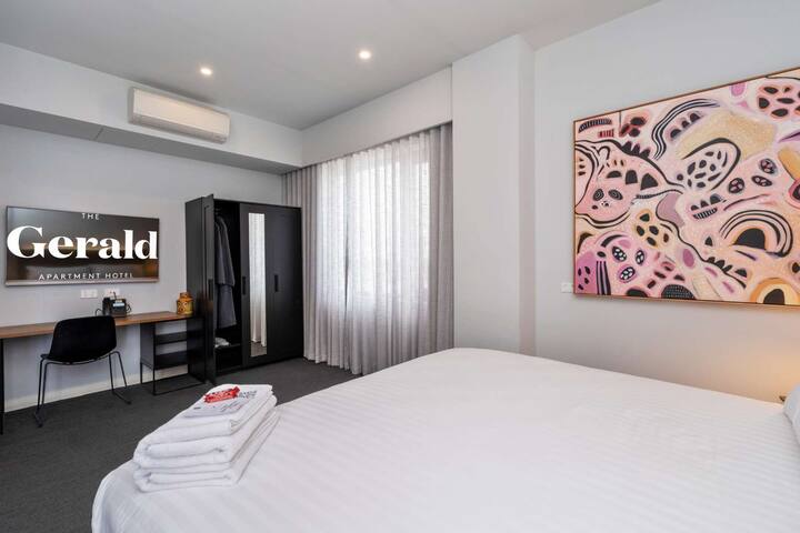 The Gerald – Luxury Two Bedroom Apartment gallery image 4