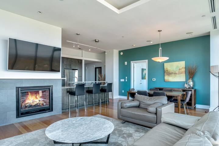 Penthouse Style Condo Atop Hotel Indigo gallery image 4