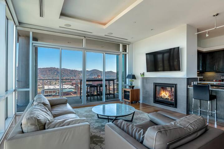 Penthouse Style Condo Atop Hotel Indigo gallery image 2