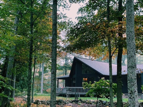 A Scandinavian-Inspired Retreat on 4.5 Acres