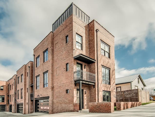 WeHo Escape w/ Downtown Views + Walkable Hotspots