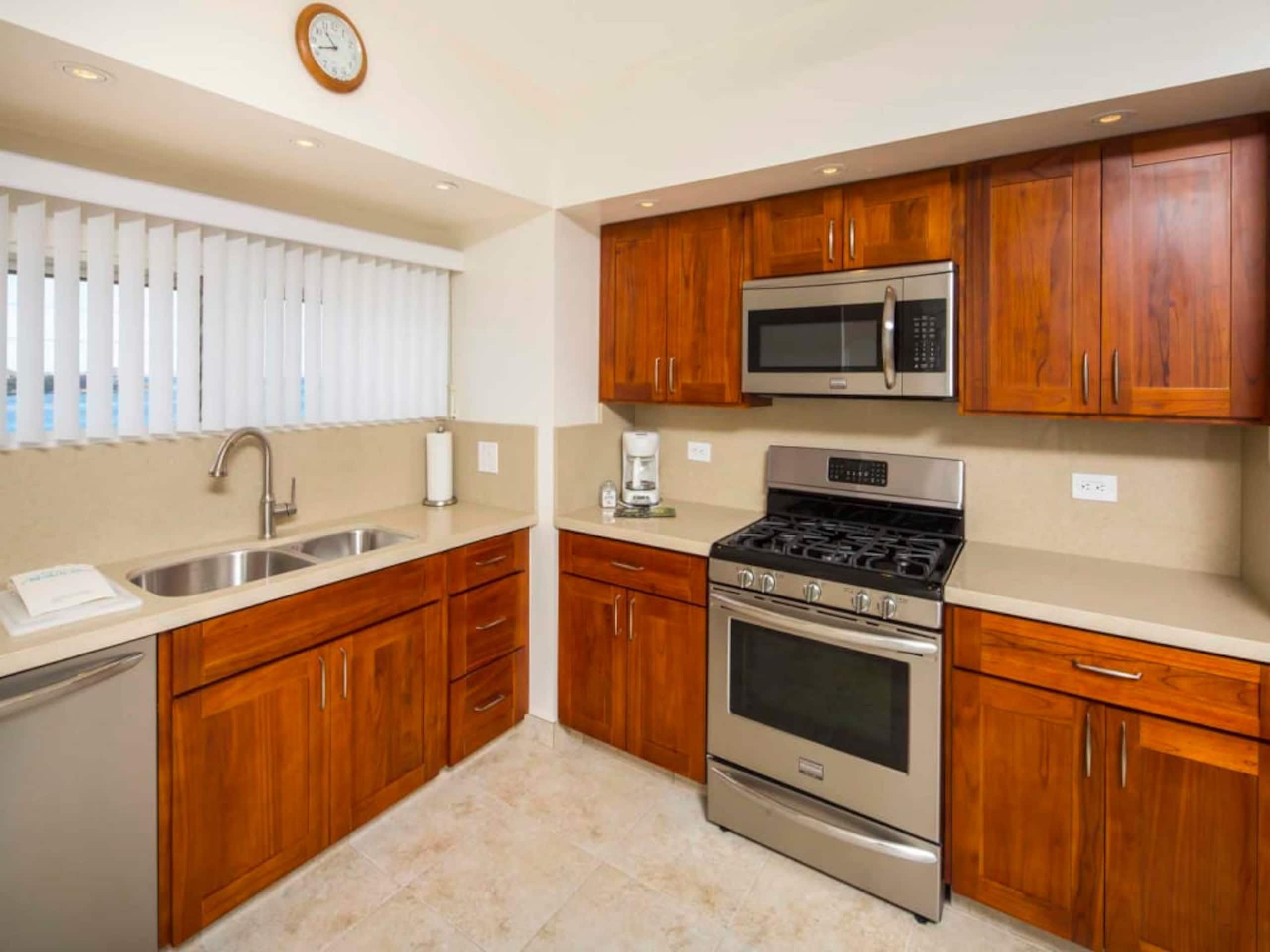 Condo in Honolulu · ★5.0 · 1 bedroom · 1 bed · 1 shared bath - Image 22