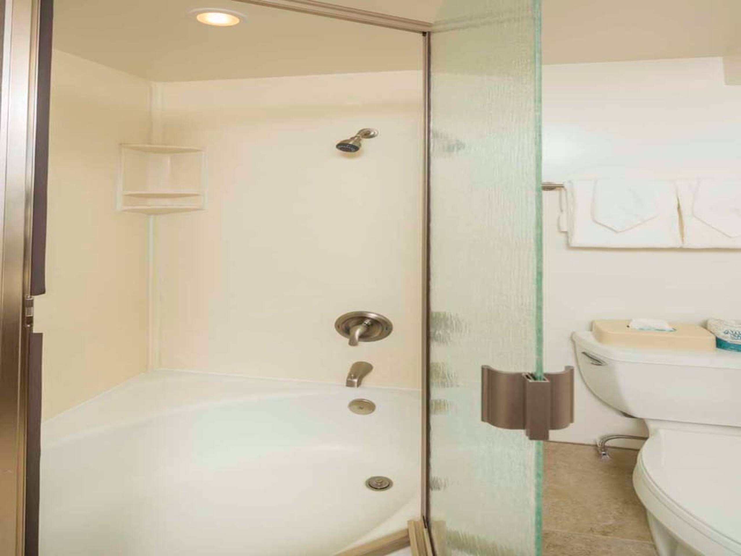 Condo in Honolulu · ★5.0 · 1 bedroom · 1 bed · 1 shared bath - Image 24