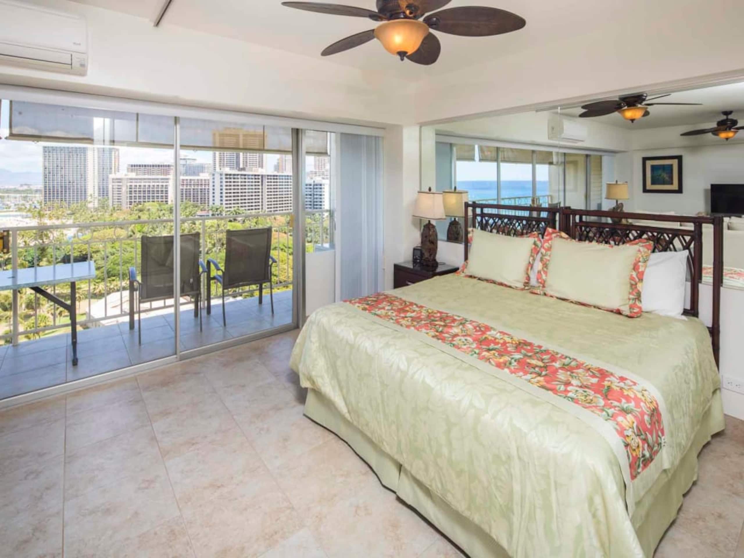 Condo in Honolulu · ★5.0 · 1 bedroom · 1 bed · 1 shared bath - Image 21