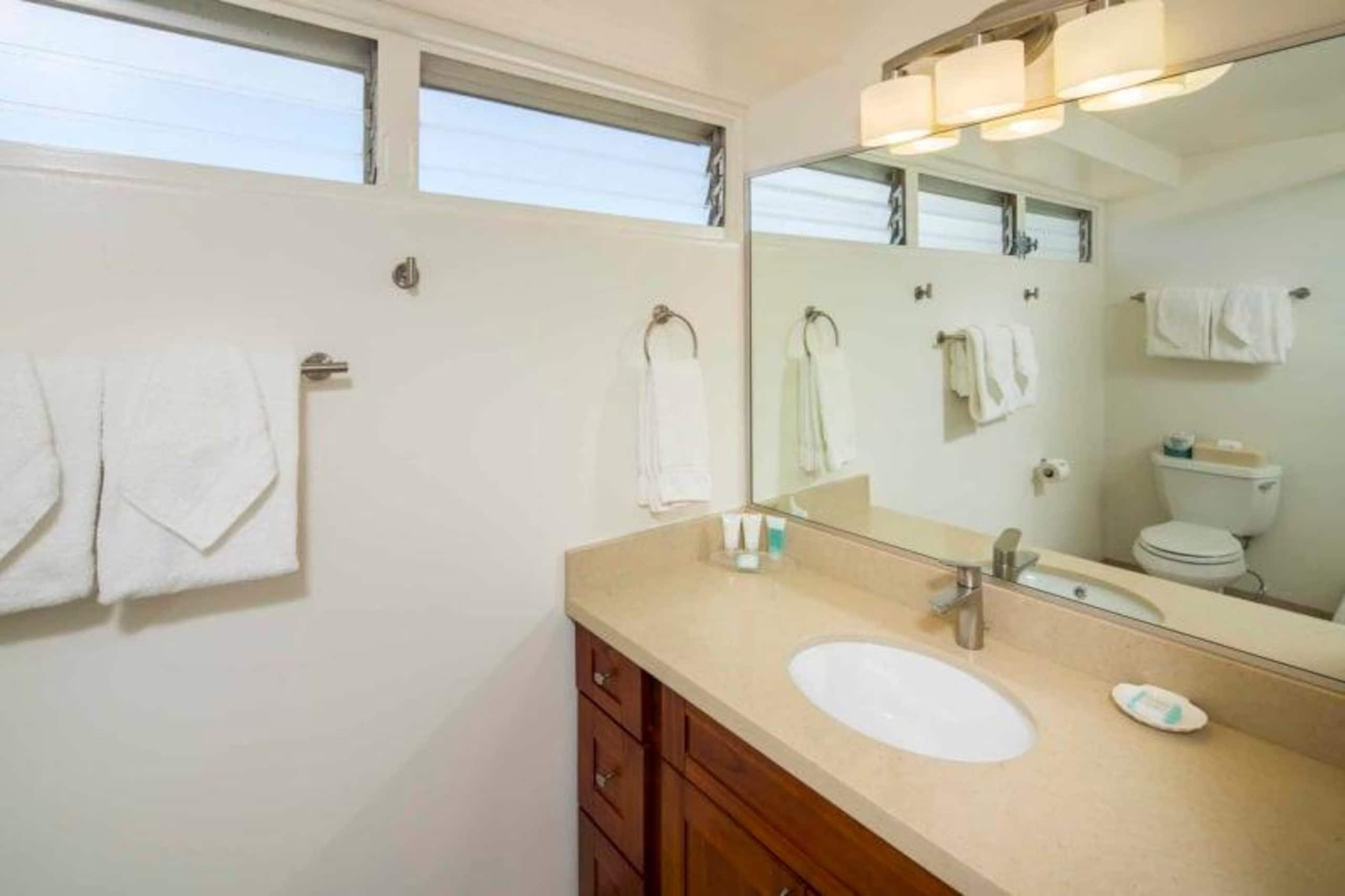 Condo in Honolulu · ★5.0 · 1 bedroom · 1 bed · 1 shared bath - Image 15