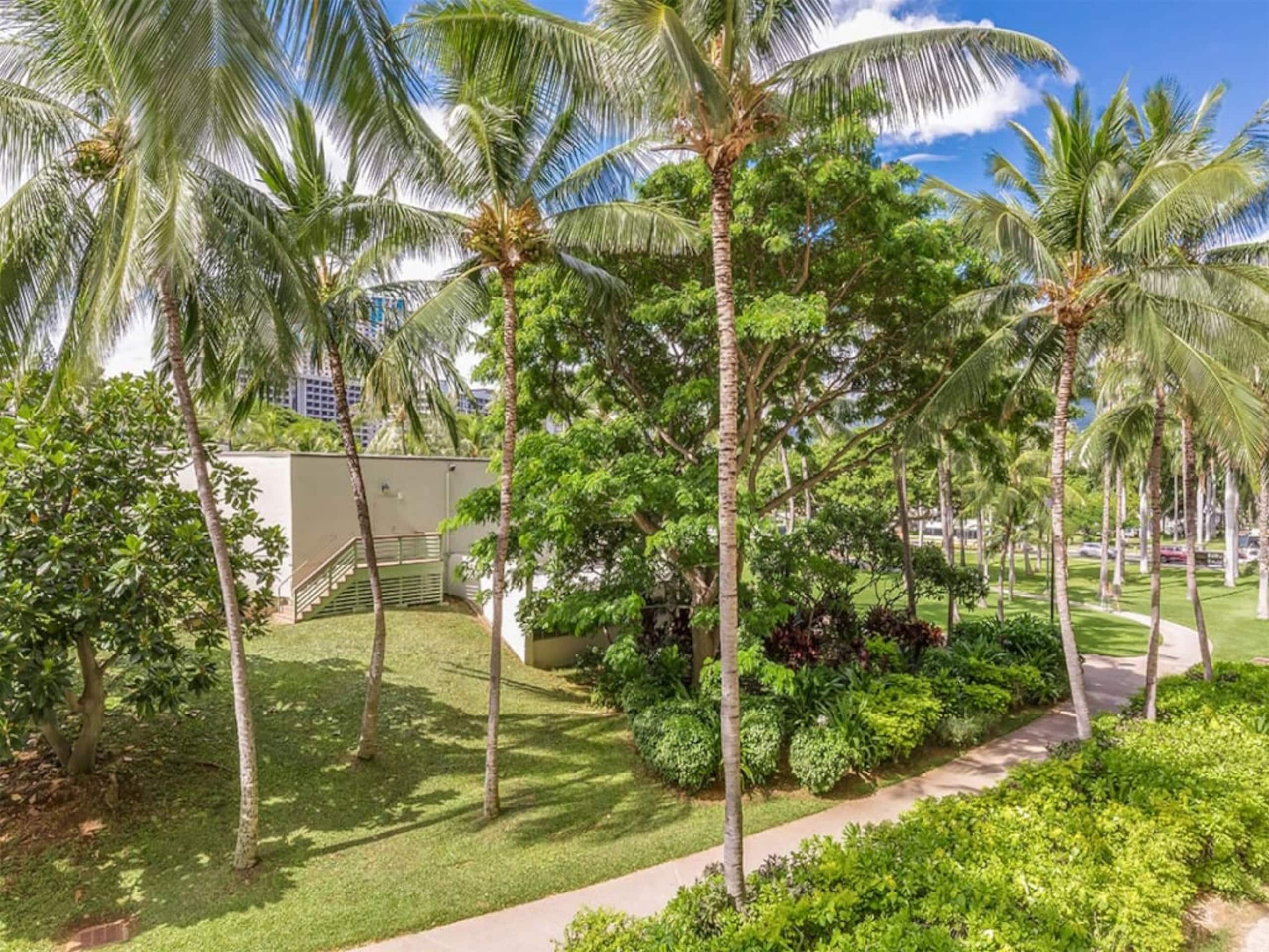 Condo in Honolulu · ★4.5 · 1 bedroom · 1 bed · 1 private bath - Image 42