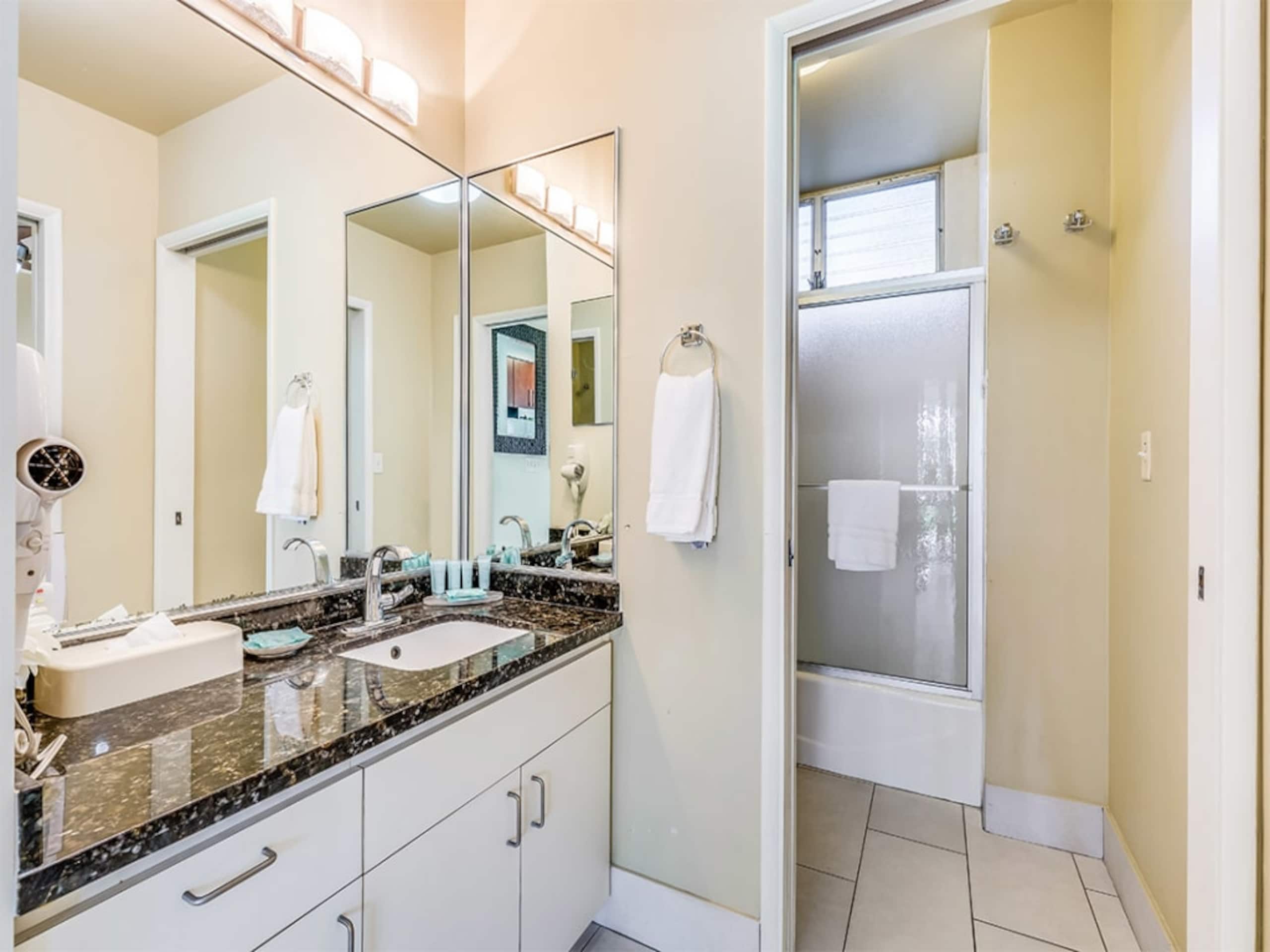 Condo in Honolulu · ★4.5 · 1 bedroom · 1 bed · 1 private bath - Image 23