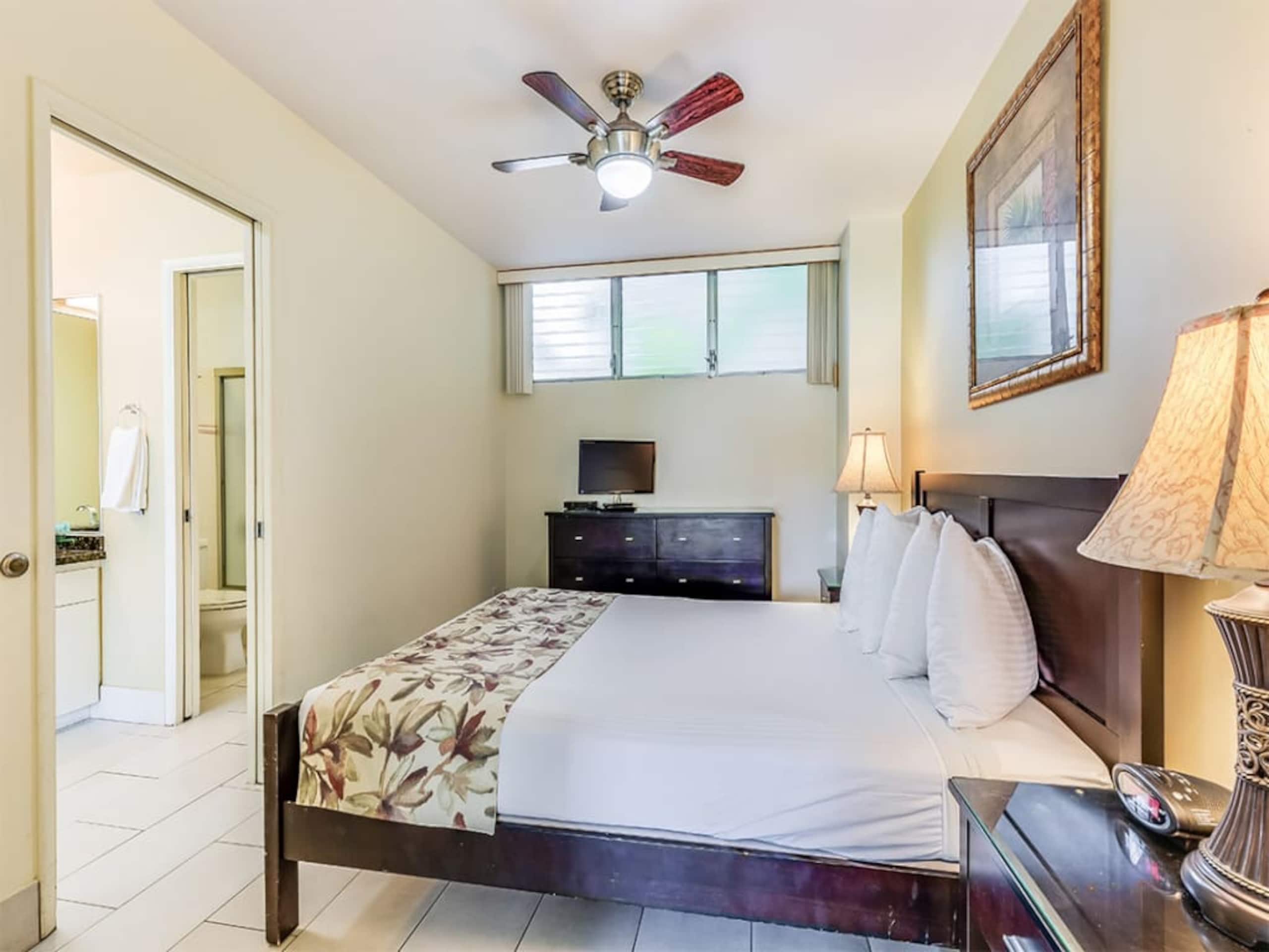 Condo in Honolulu · ★4.5 · 1 bedroom · 1 bed · 1 private bath - Image 20
