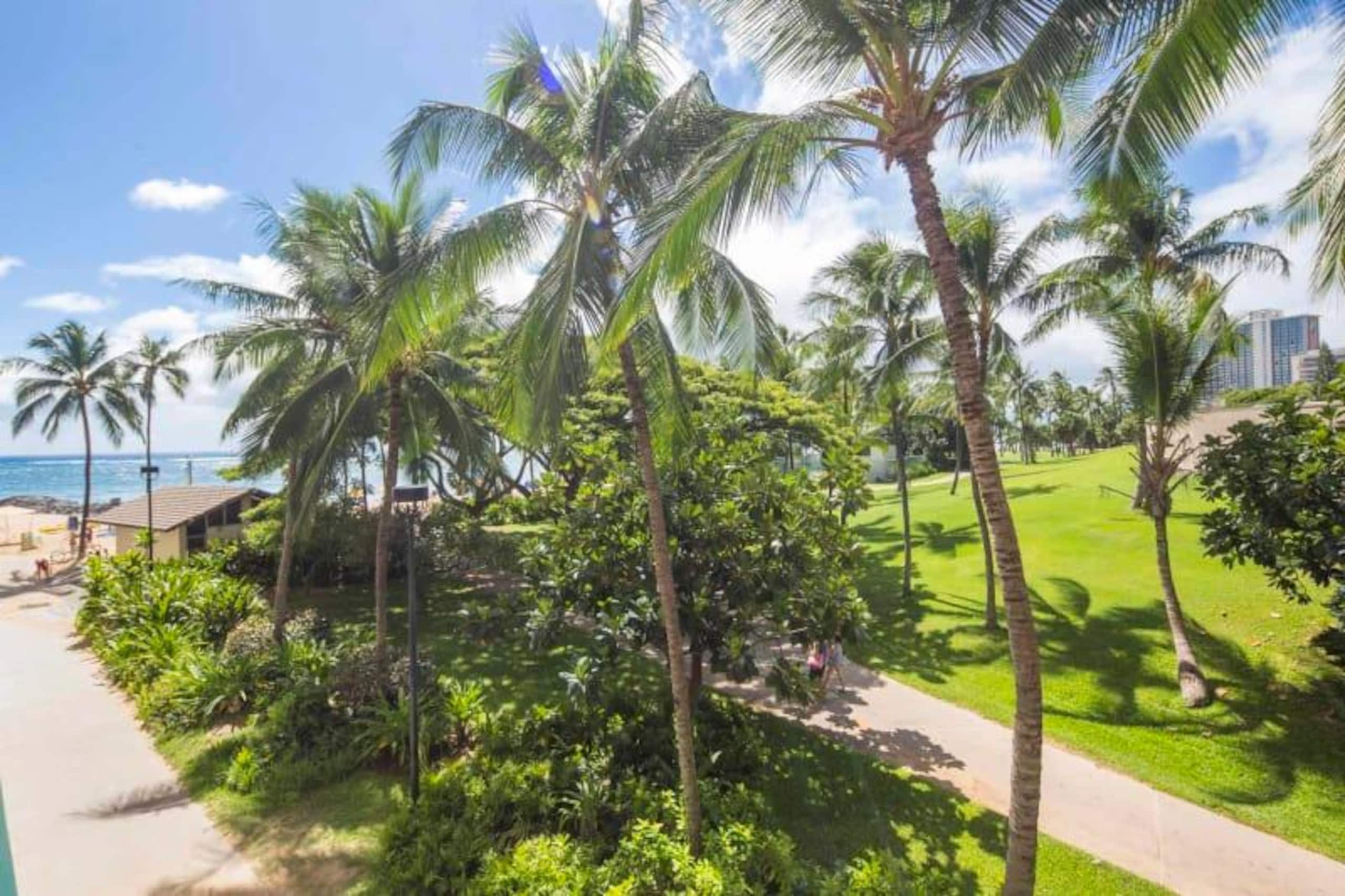 Condo in Honolulu · ★4.5 · 1 bedroom · 1 bed · 1 private bath - Image 33