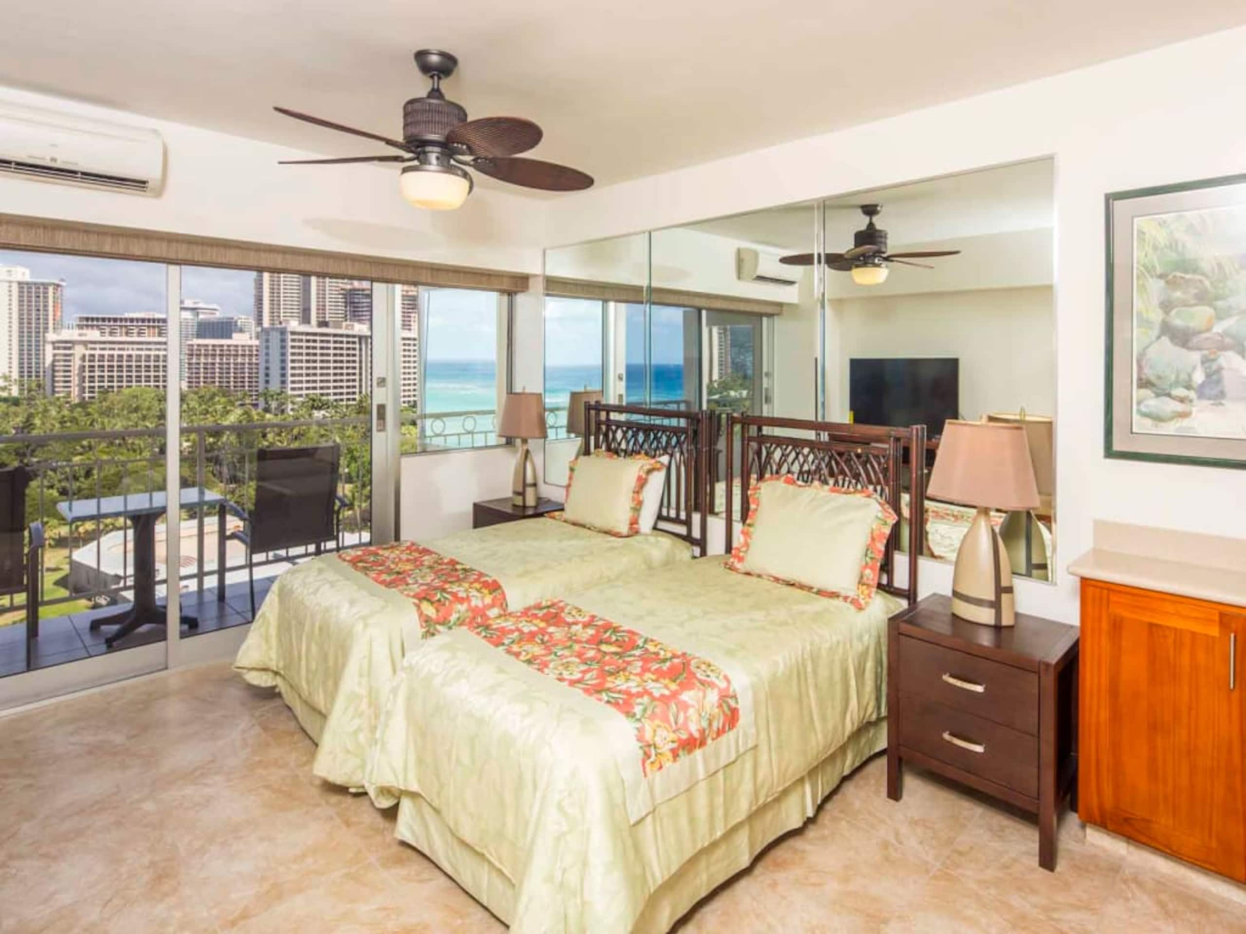 Condo in Honolulu · ★5.0 · Studio · 1 bed · 1 private bath - Image 6
