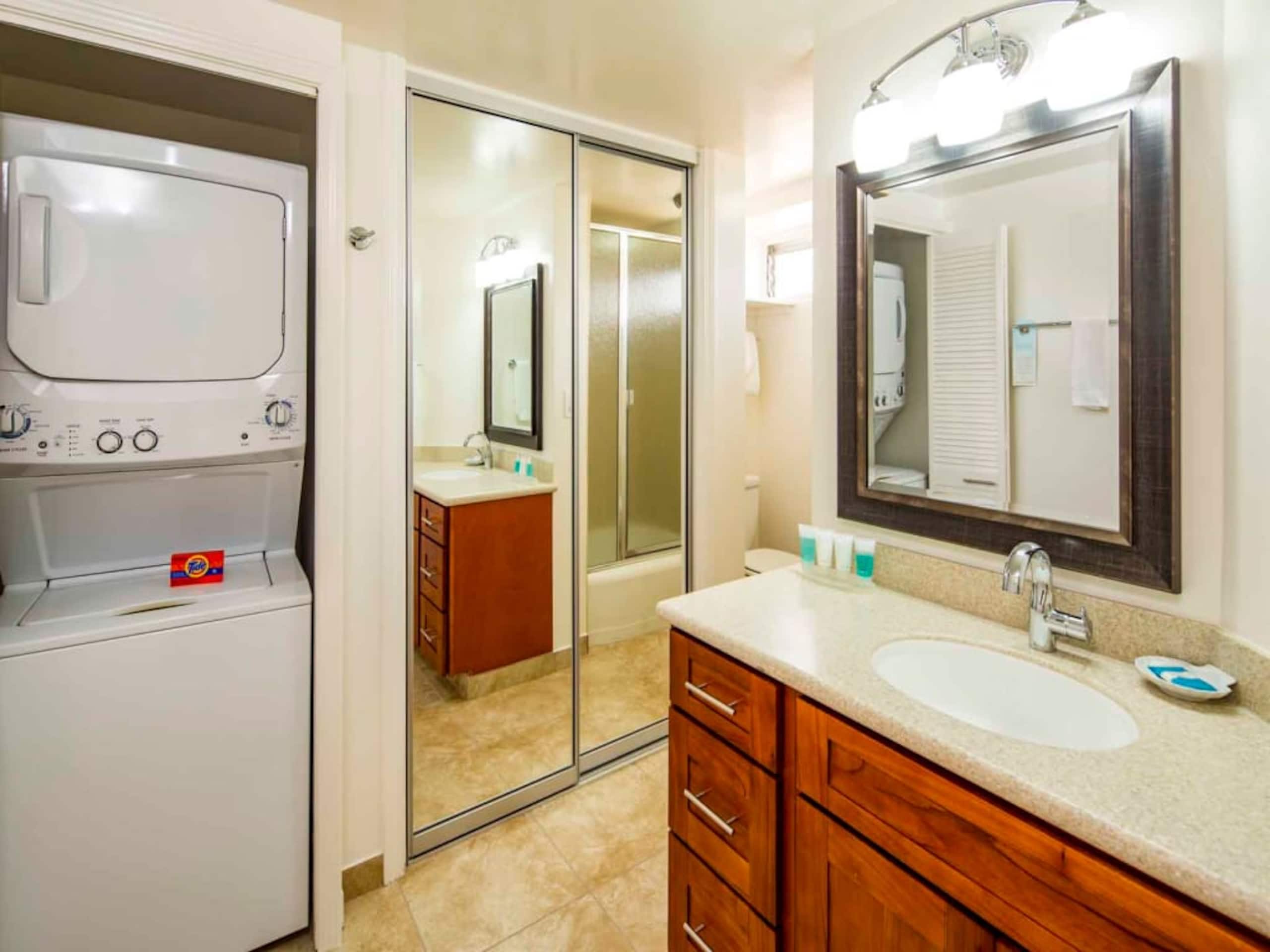 Condo in Honolulu · ★5.0 · Studio · 1 bed · 1 private bath - Image 17