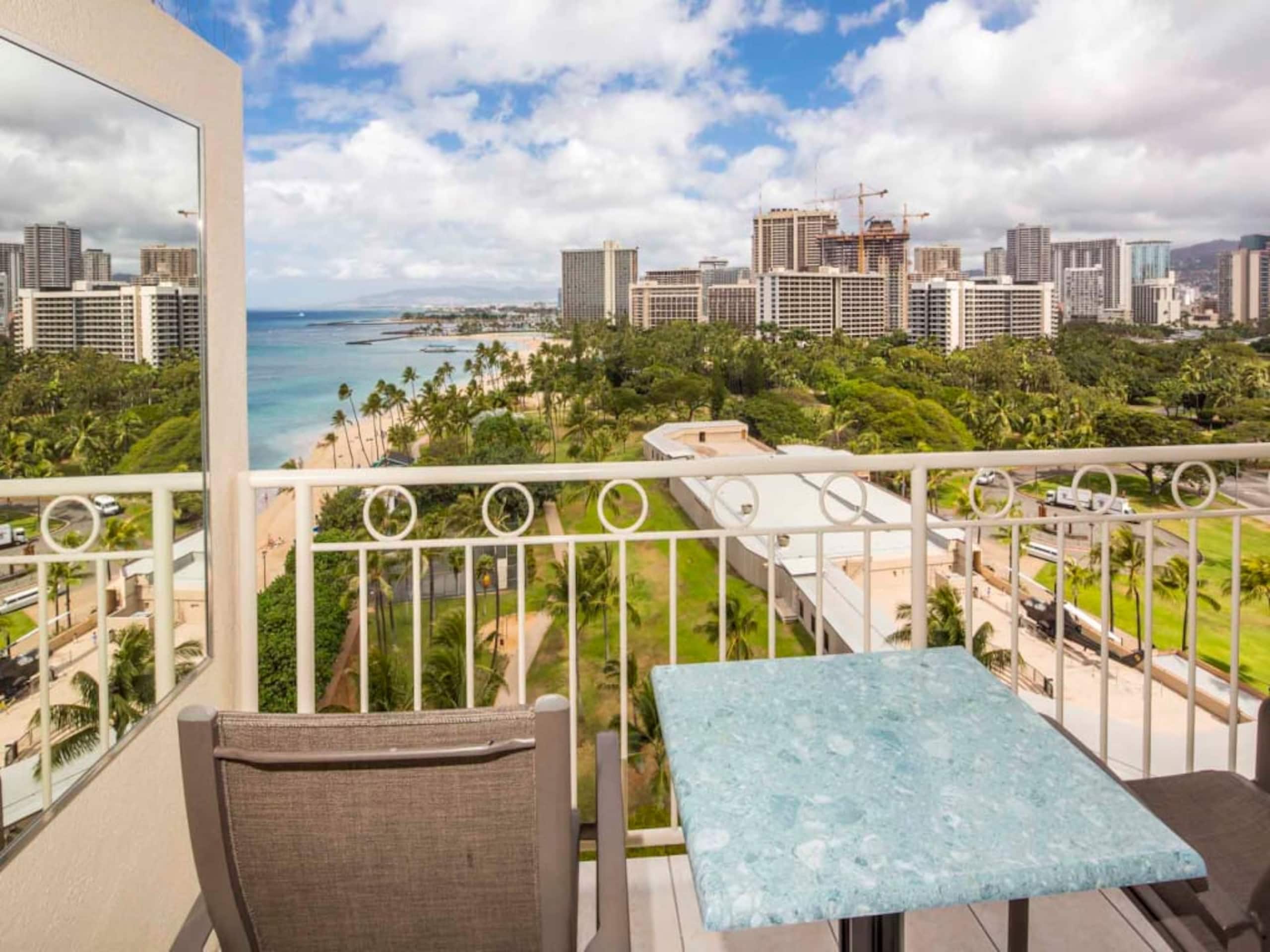 Condo in Honolulu · ★5.0 · Studio · 1 bed · 1 private bath - Image 19
