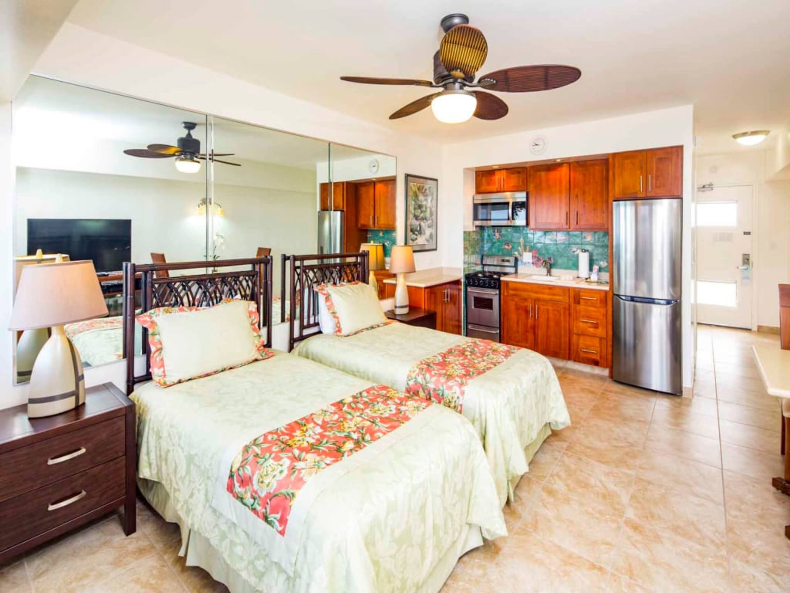 Condo in Honolulu · ★5.0 · Studio · 1 bed · 1 private bath - Image 15