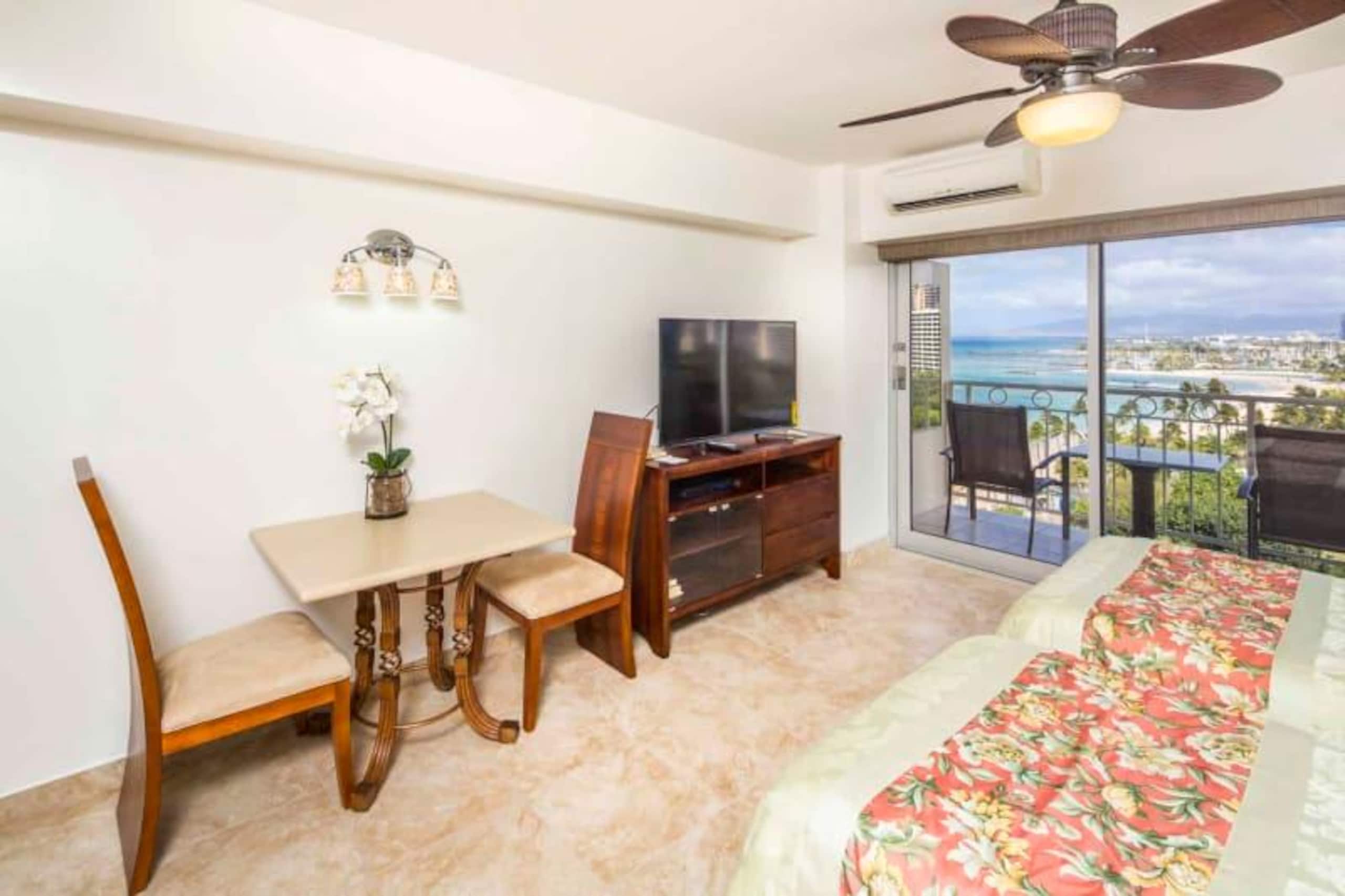 Condo in Honolulu · ★5.0 · Studio · 1 bed · 1 private bath - Image 7