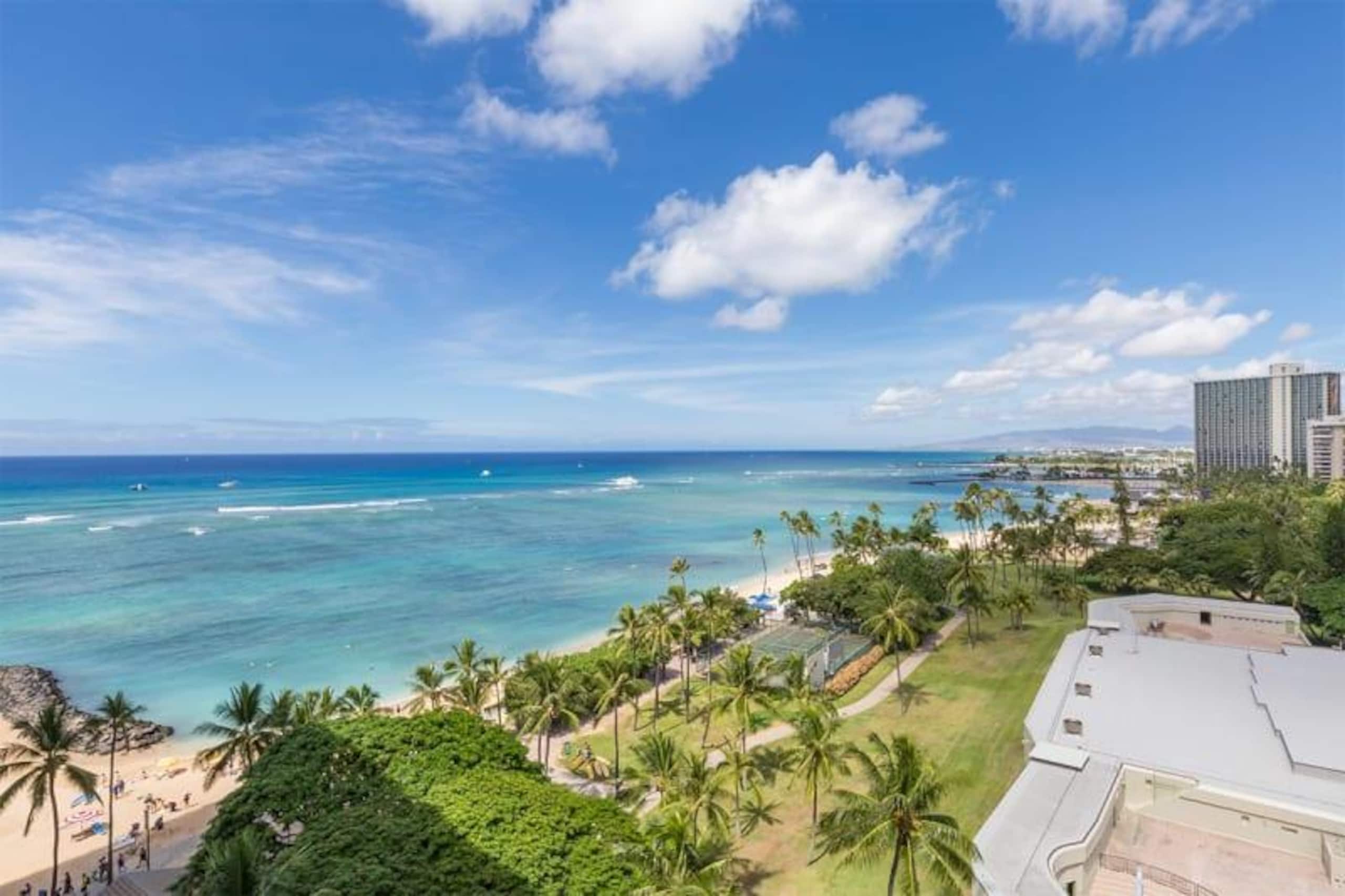 Condo in Honolulu · ★4.33 · Studio · 1 bed · 1 shared bath - Image 12
