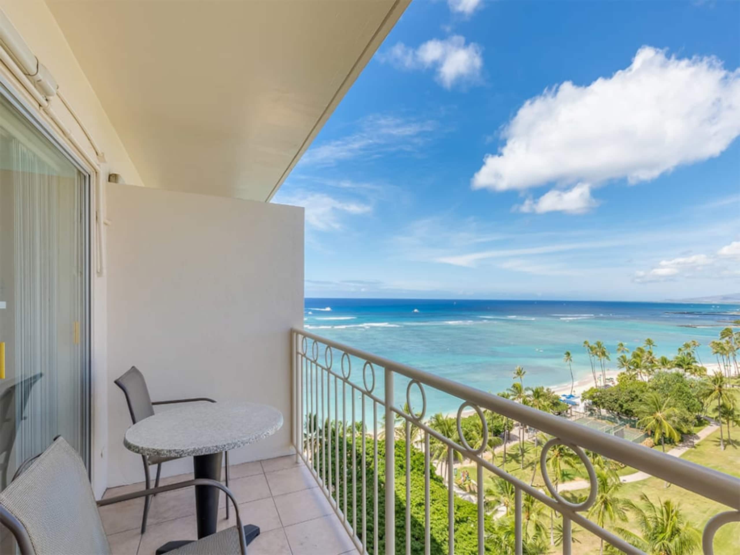 Condo in Honolulu · ★4.33 · Studio · 1 bed · 1 shared bath - Image 30