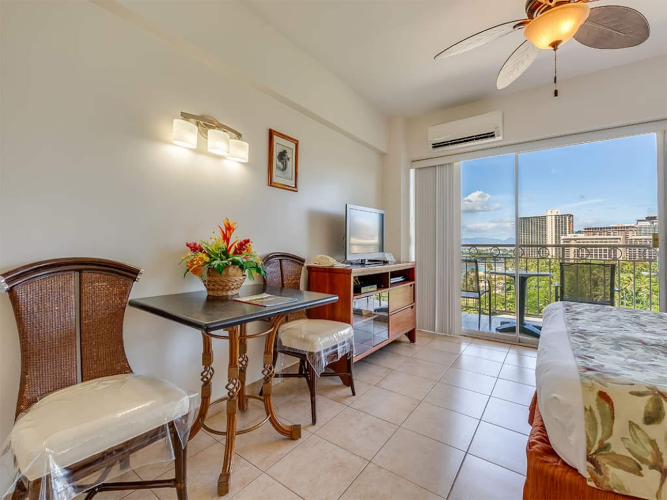 Condo in Honolulu · ★4.33 · Studio · 1 bed · 1 shared bath - Image 34