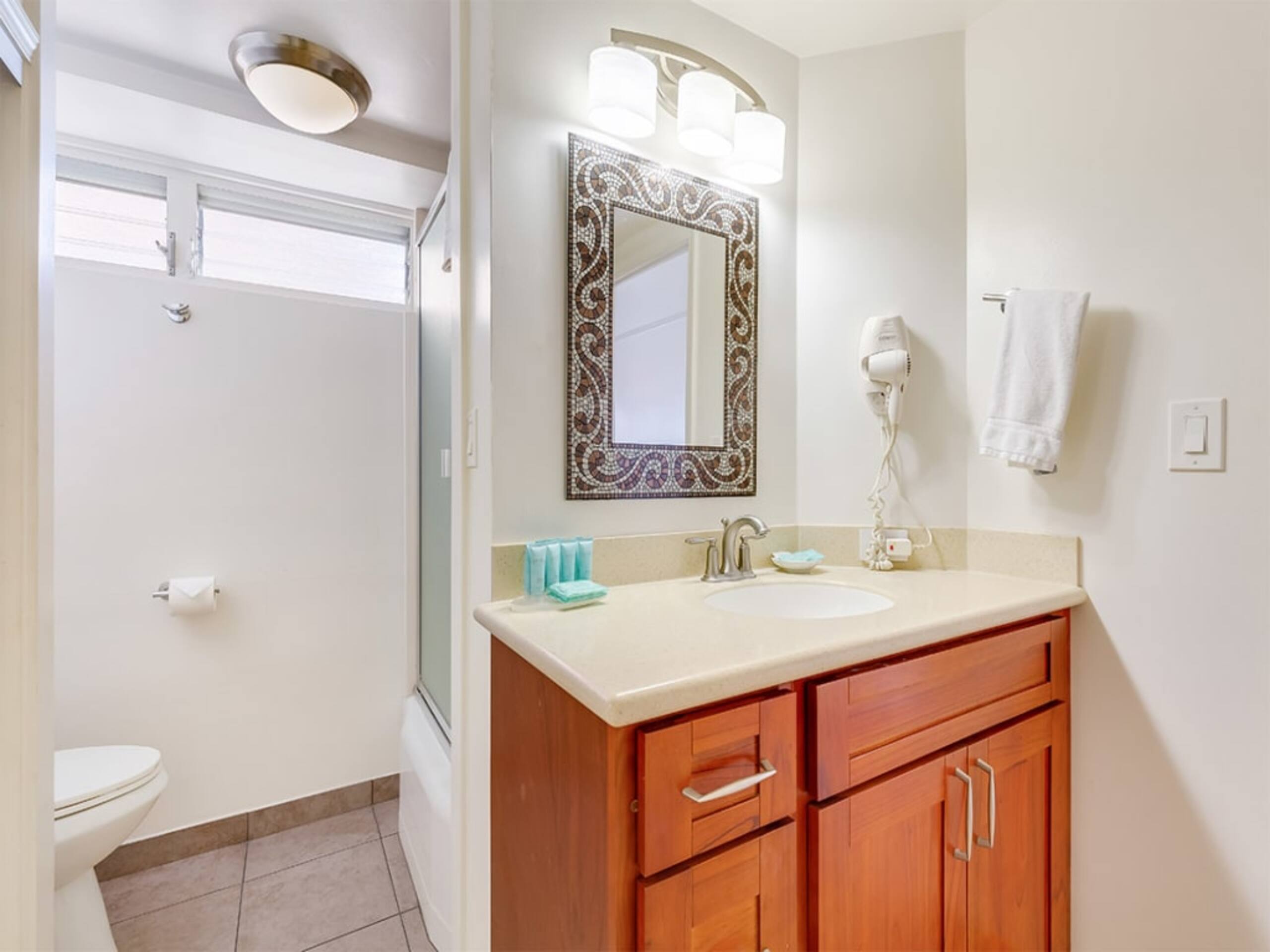Condo in Honolulu · ★4.33 · Studio · 1 bed · 1 shared bath - Image 40