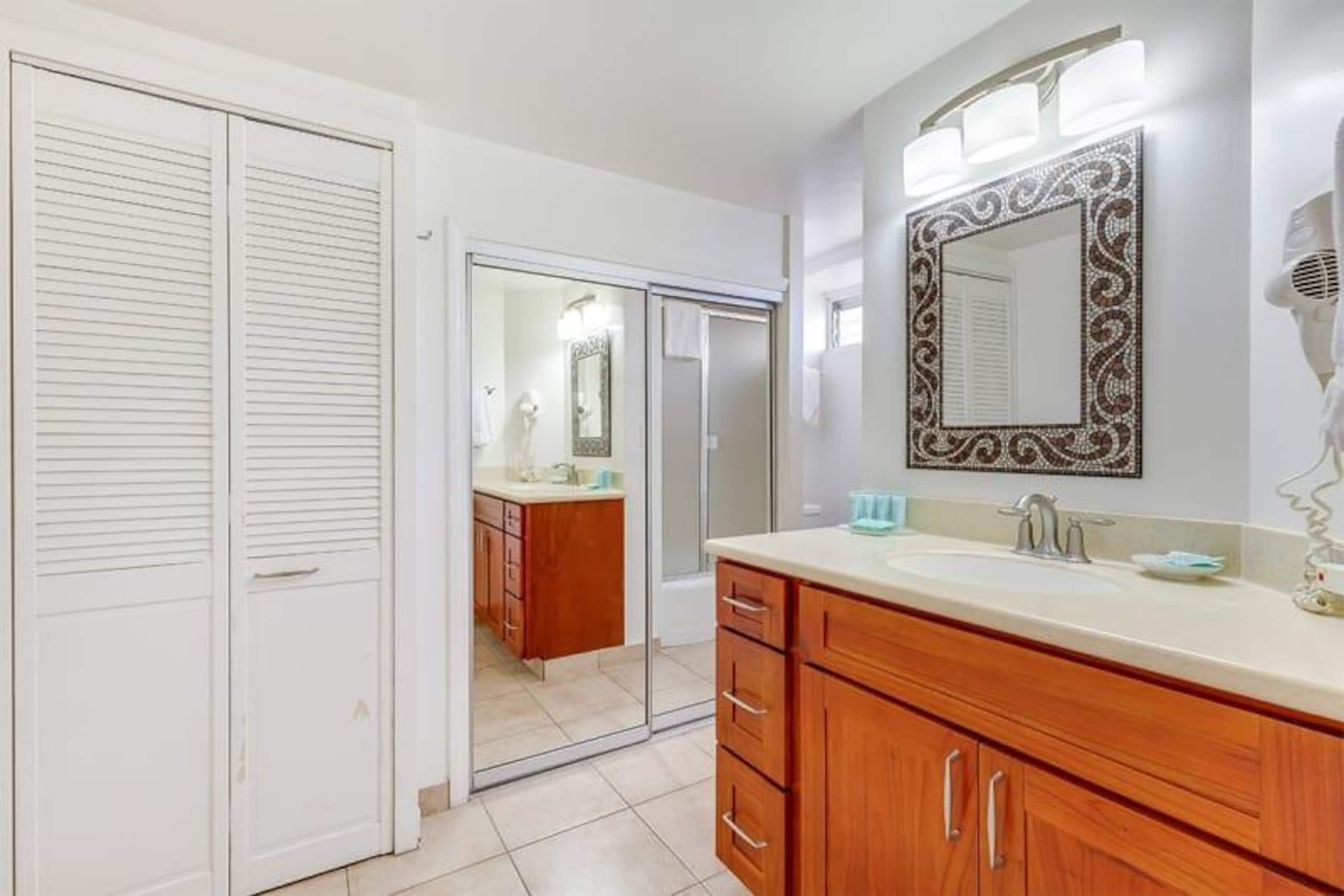 Condo in Honolulu · ★4.33 · Studio · 1 bed · 1 shared bath - Image 16