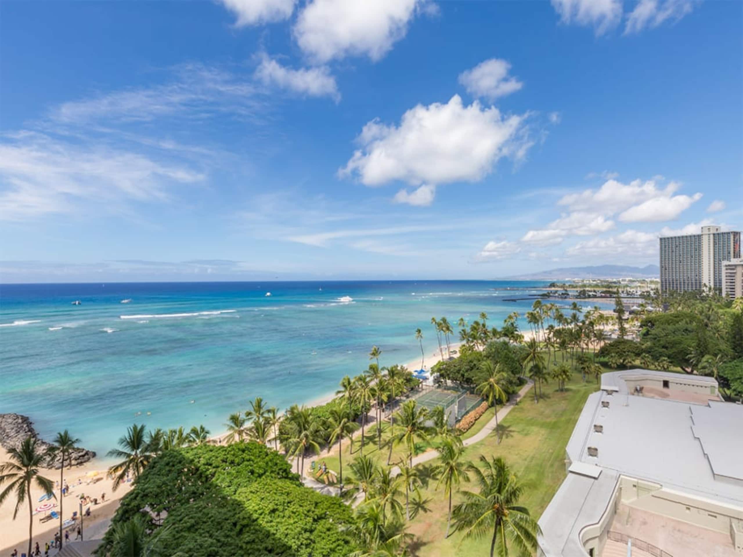 Condo in Honolulu · ★4.33 · Studio · 1 bed · 1 shared bath - Image 5