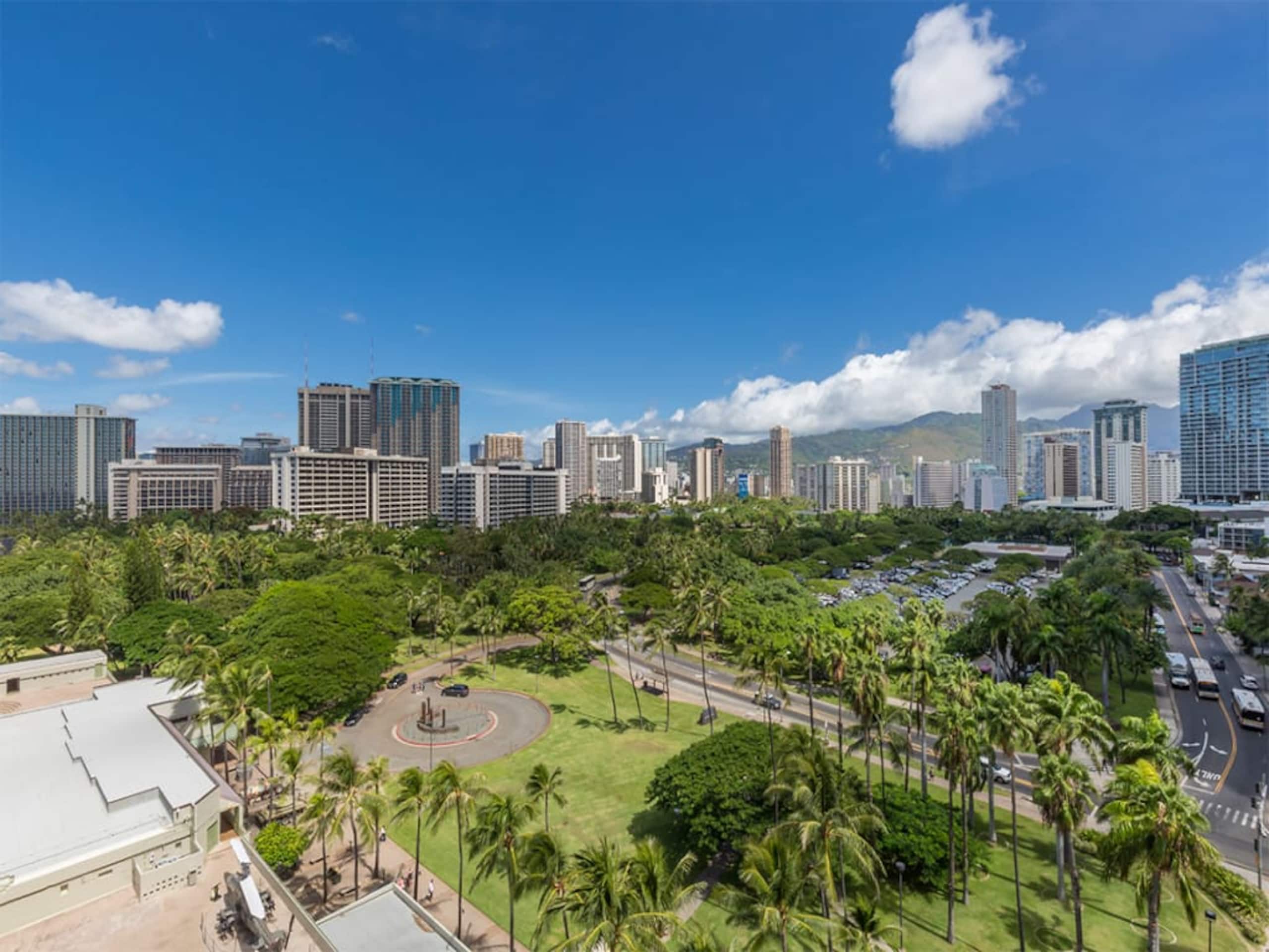 Condo in Honolulu · ★4.33 · Studio · 1 bed · 1 shared bath - Image 35
