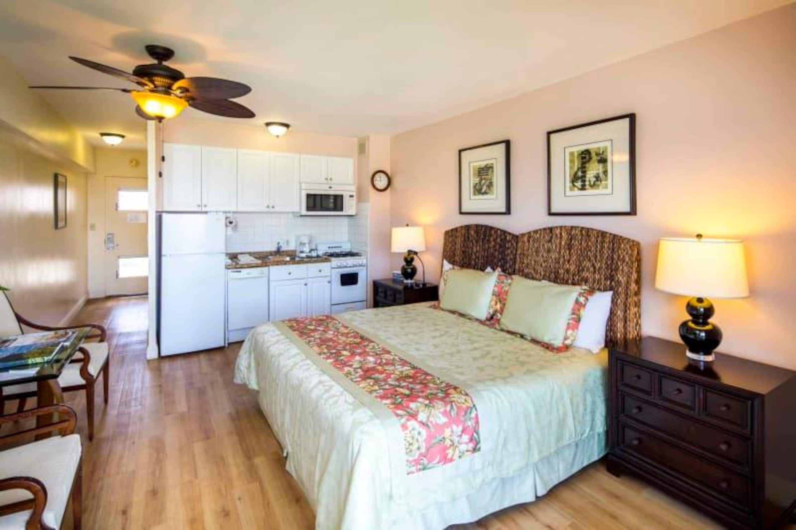 Condo in Honolulu · ★5.0 · Studio · 1 bed · 1 shared bath - Image 10