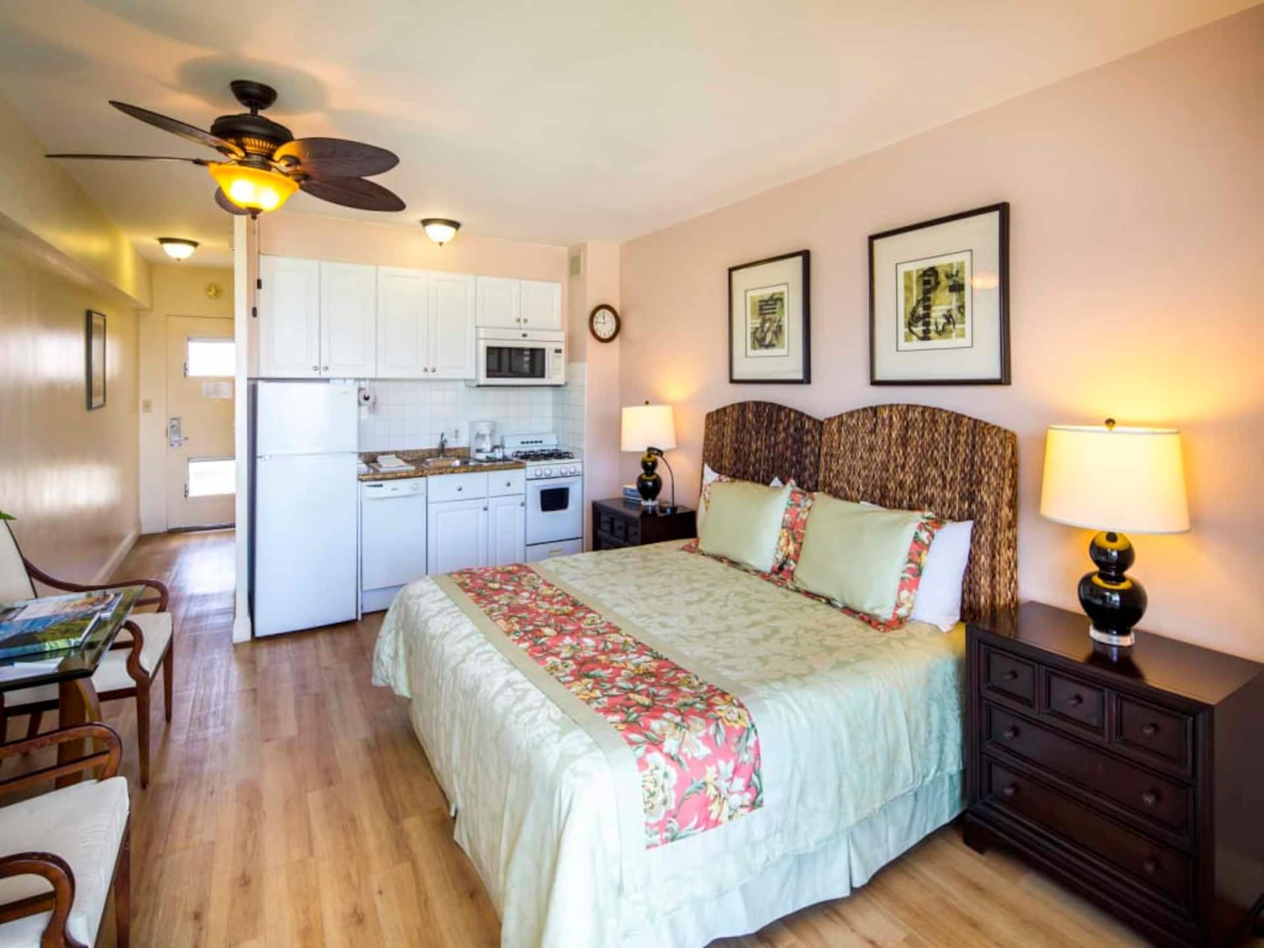 Condo in Honolulu · ★5.0 · Studio · 1 bed · 1 shared bath - Image 7
