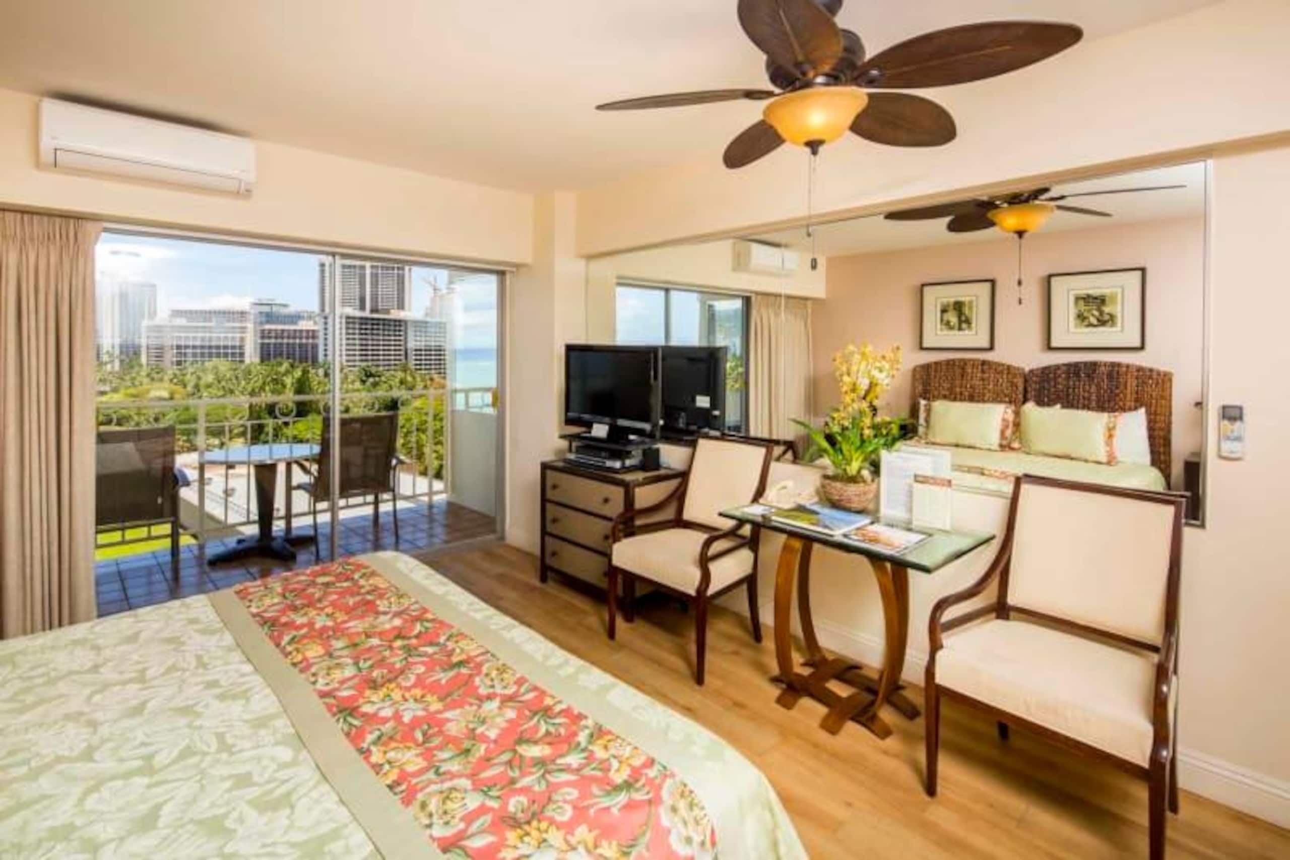 Condo in Honolulu · ★5.0 · Studio · 1 bed · 1 shared bath - Image 2