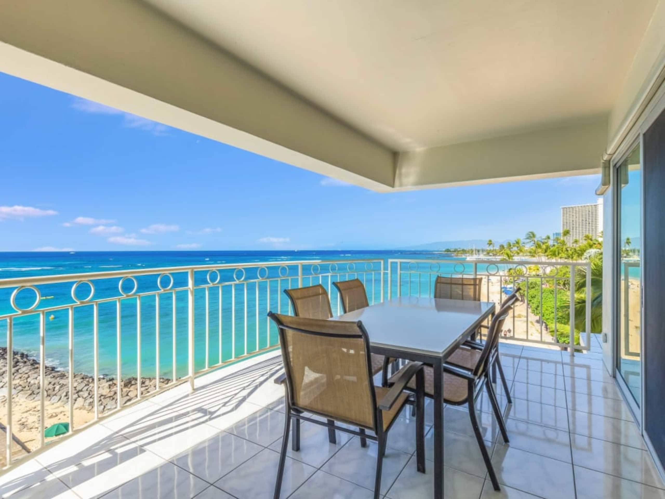Condo in Honolulu · ★4.76 · 2 bedrooms · 3 beds · 2 shared baths - Image 24