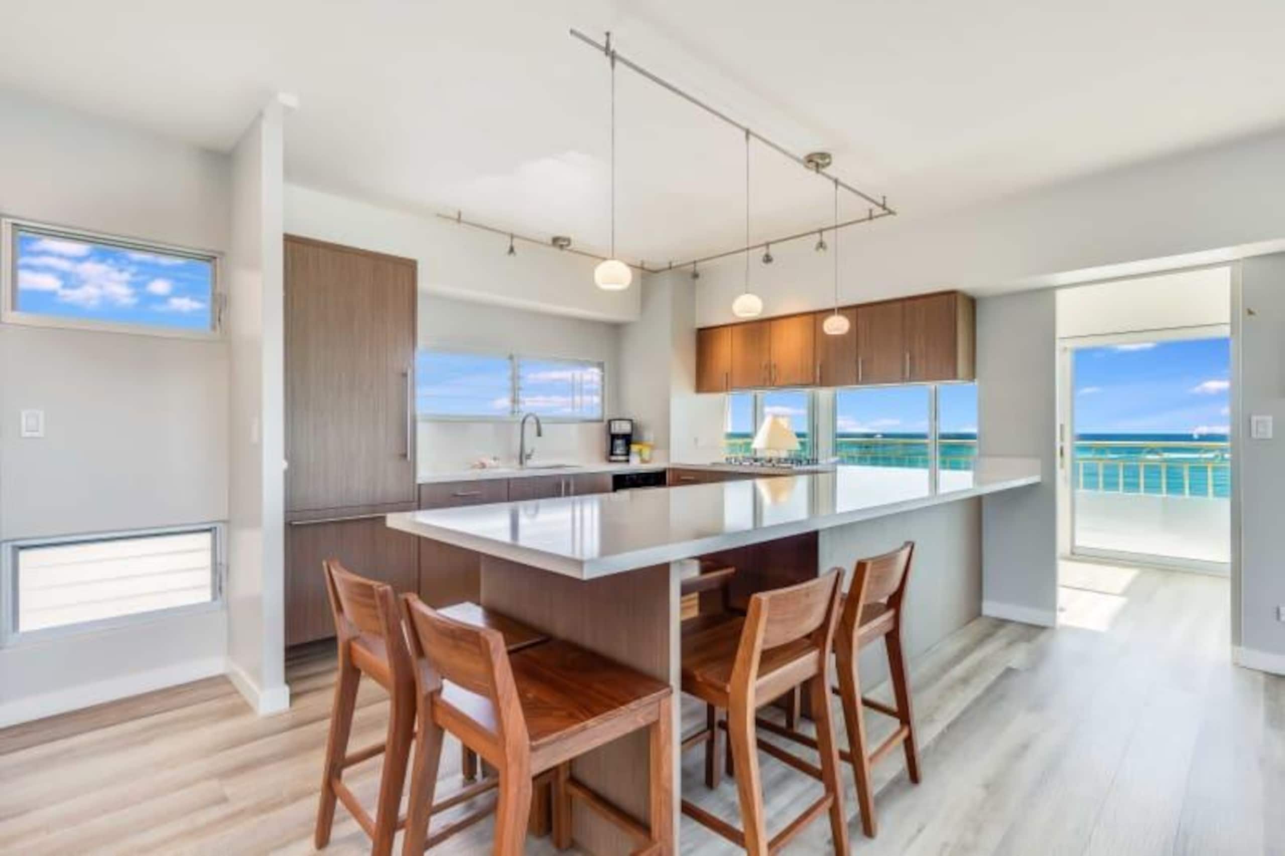 Condo in Honolulu · ★4.76 · 2 bedrooms · 3 beds · 2 shared baths - Image 15