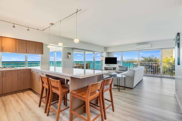 2 Bedroom Deluxe Ocean Front – Waikīkī Shore 500