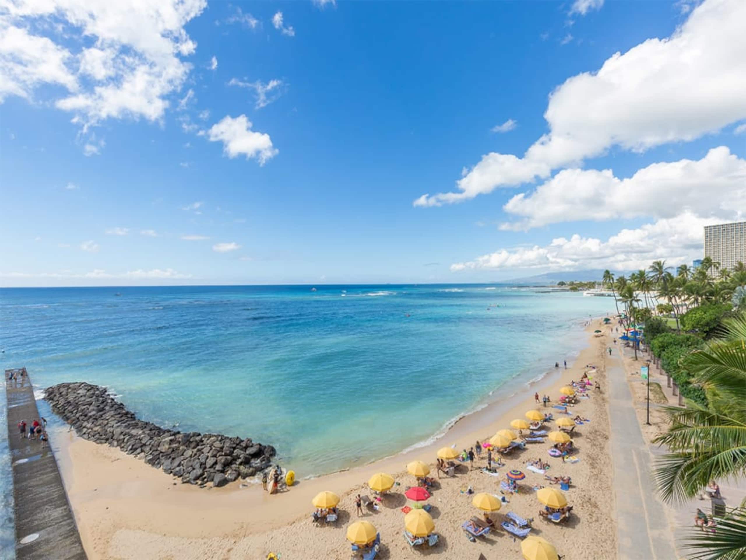 Condo in Honolulu · ★4.76 · 2 bedrooms · 3 beds · 2 shared baths - Image 25