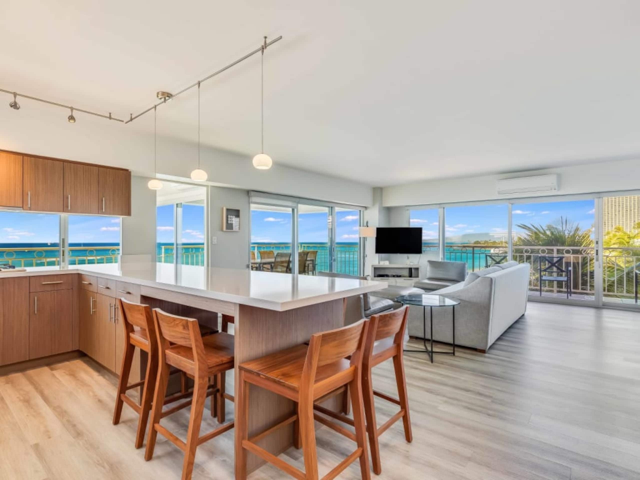 Condo in Honolulu · ★4.76 · 2 bedrooms · 3 beds · 2 shared baths - Image 23