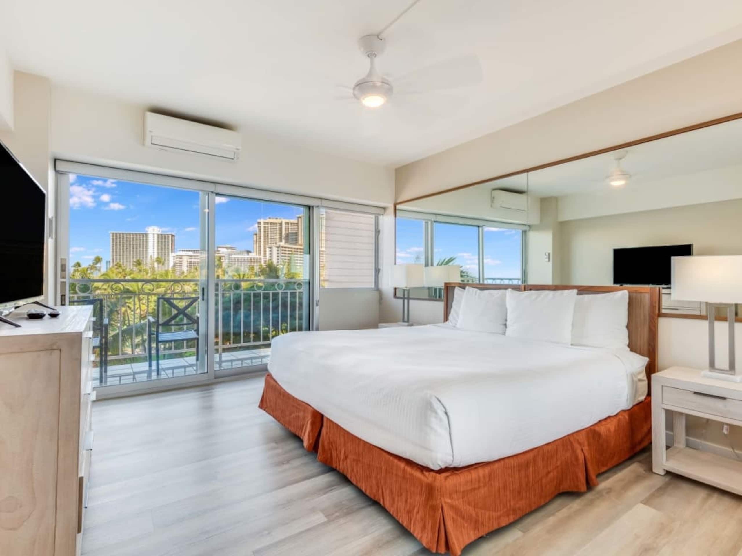 Condo in Honolulu · ★4.76 · 2 bedrooms · 3 beds · 2 shared baths - Image 26
