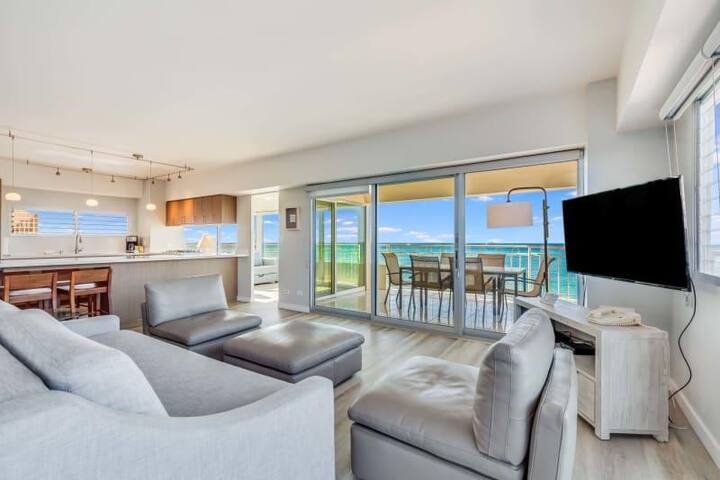2 Bedroom Deluxe Ocean Front – Waikīkī Shore 500 gallery image 2