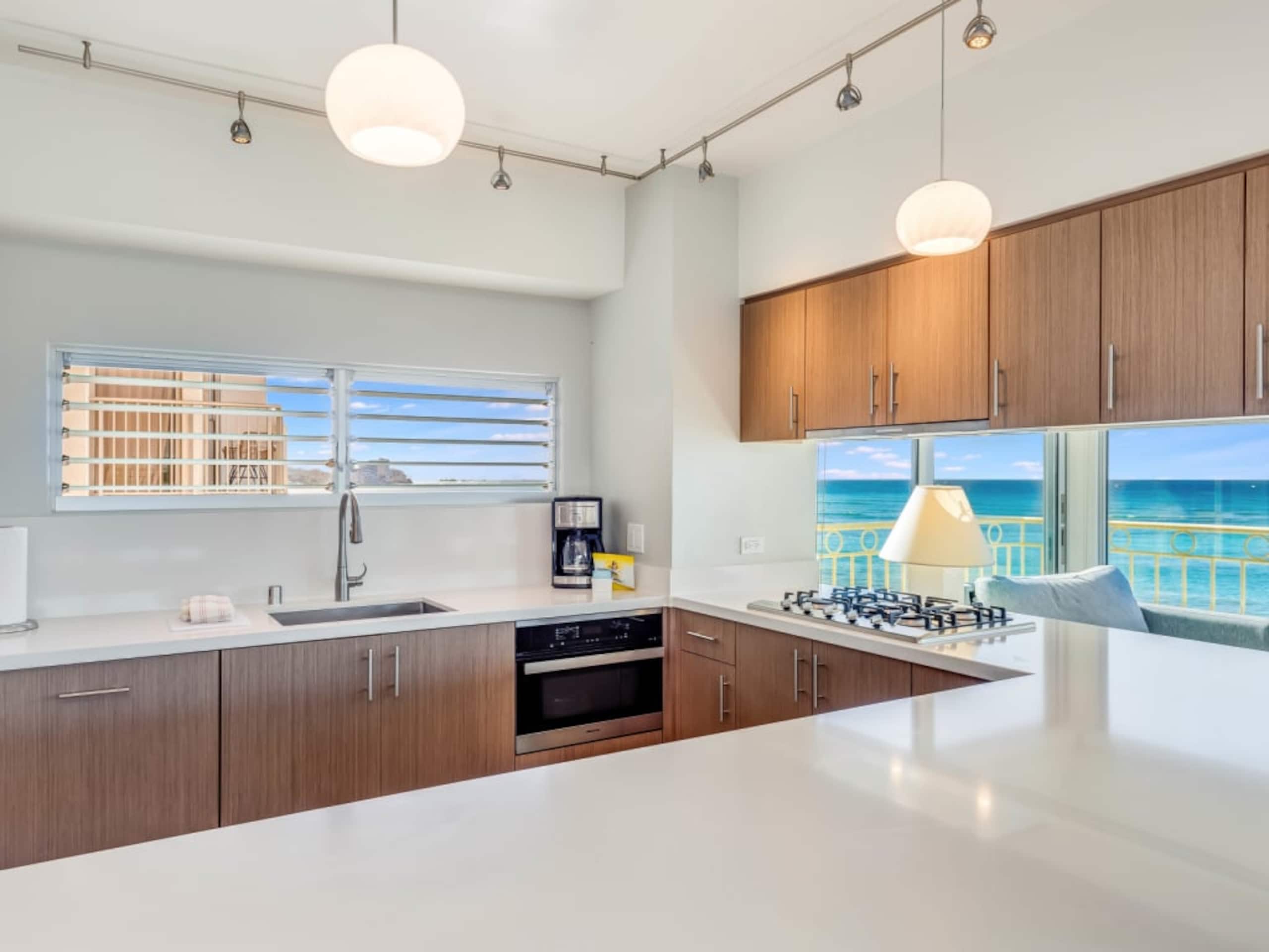 Condo in Honolulu · ★4.76 · 2 bedrooms · 3 beds · 2 shared baths - Image 29