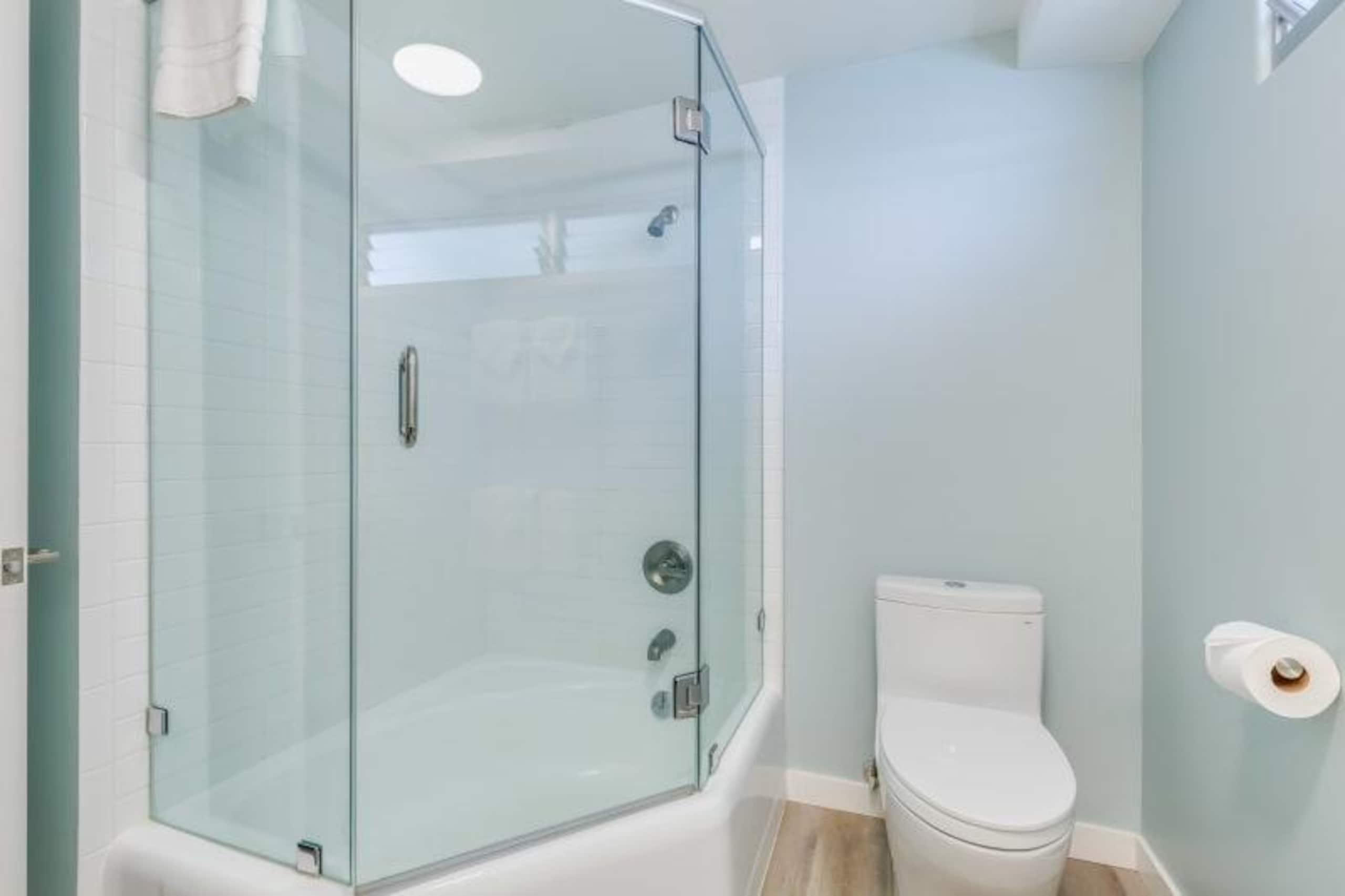 Condo in Honolulu · ★4.76 · 2 bedrooms · 3 beds · 2 shared baths - Image 11