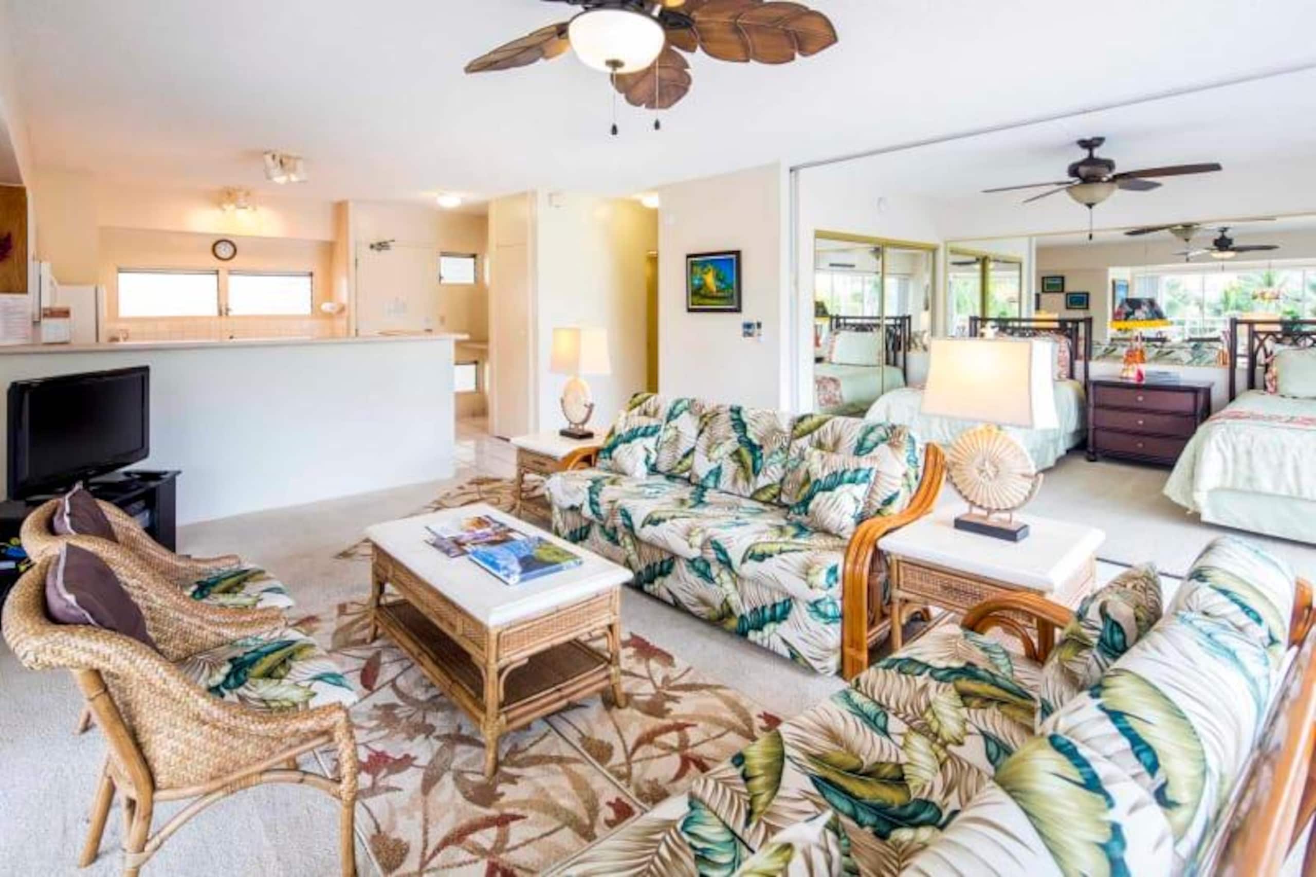Condo in Honolulu · ★4.8 · 2 bedrooms · 3 beds · 1 private bath - Image 5