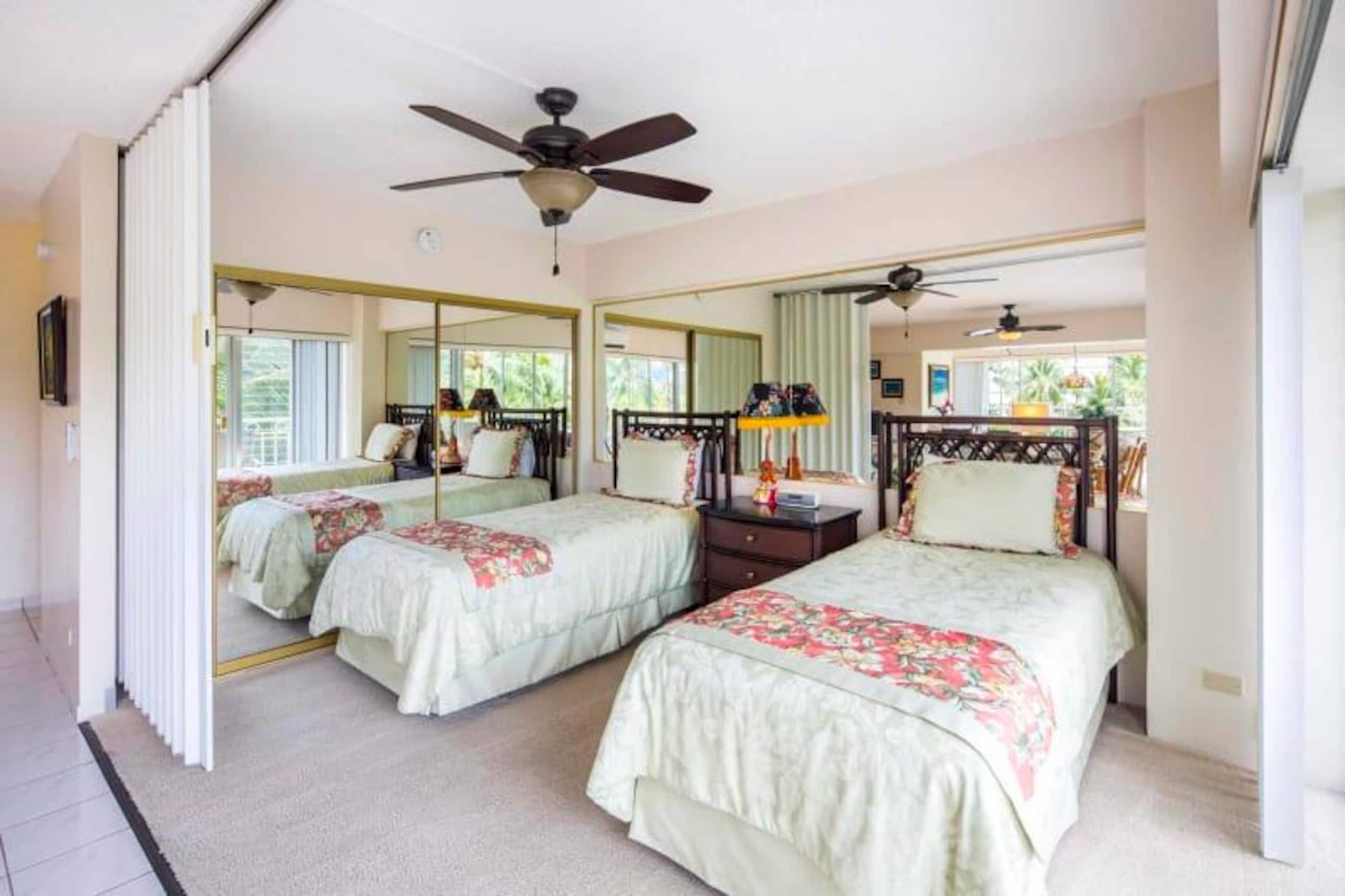 Condo in Honolulu · ★4.8 · 2 bedrooms · 3 beds · 1 private bath - Image 13