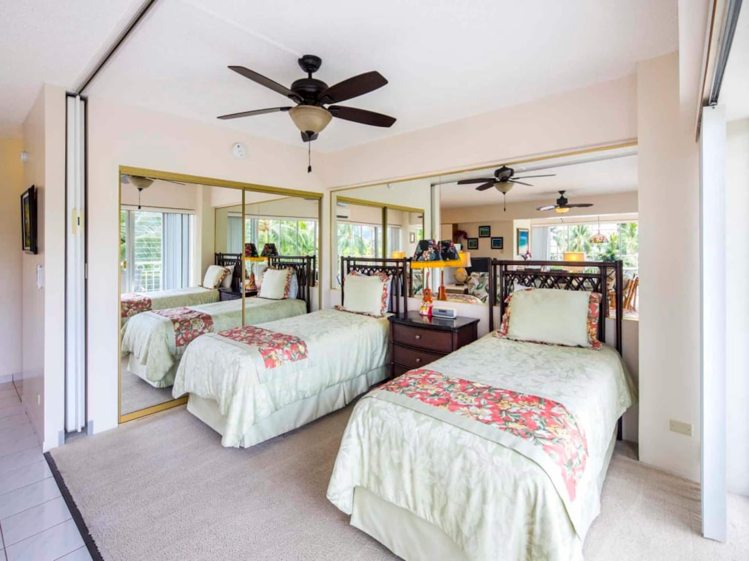 Condo in Honolulu · ★4.8 · 2 bedrooms · 3 beds · 1 private bath - Image 16